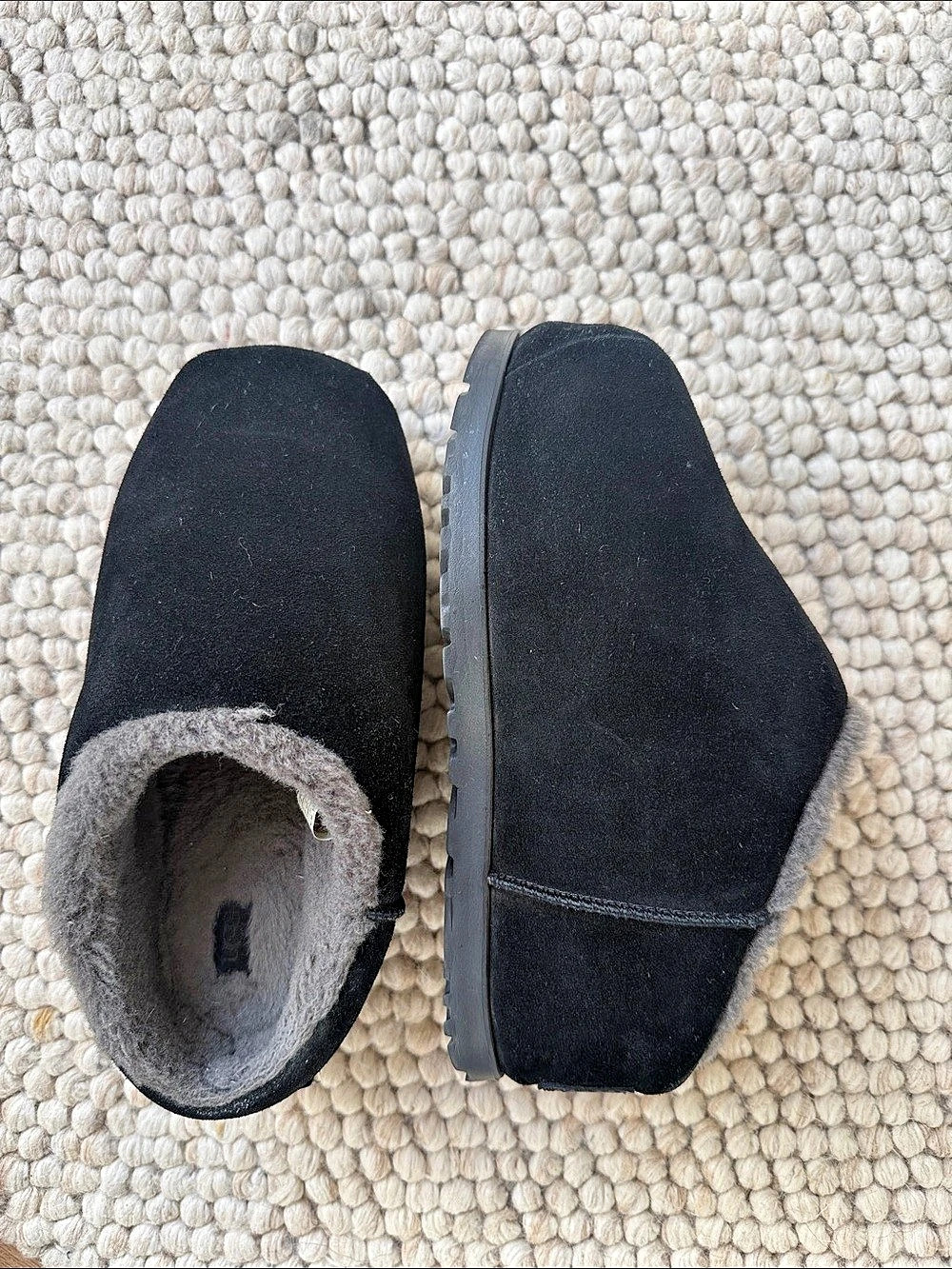 UGG Pumped slides